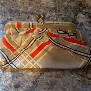 Gap small wristlet
